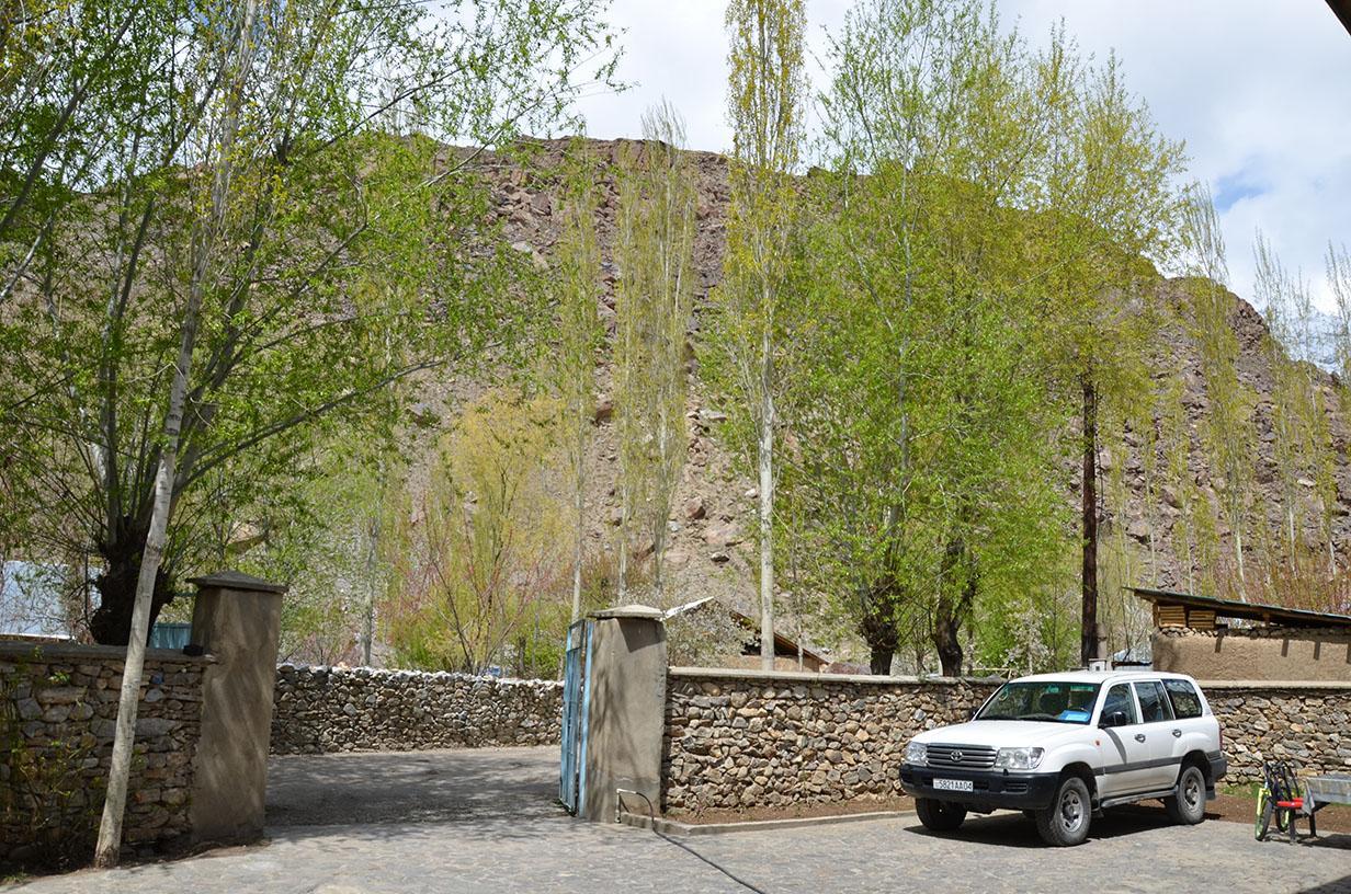 Pamir Alibaba Hotel Khorog Extérieur photo